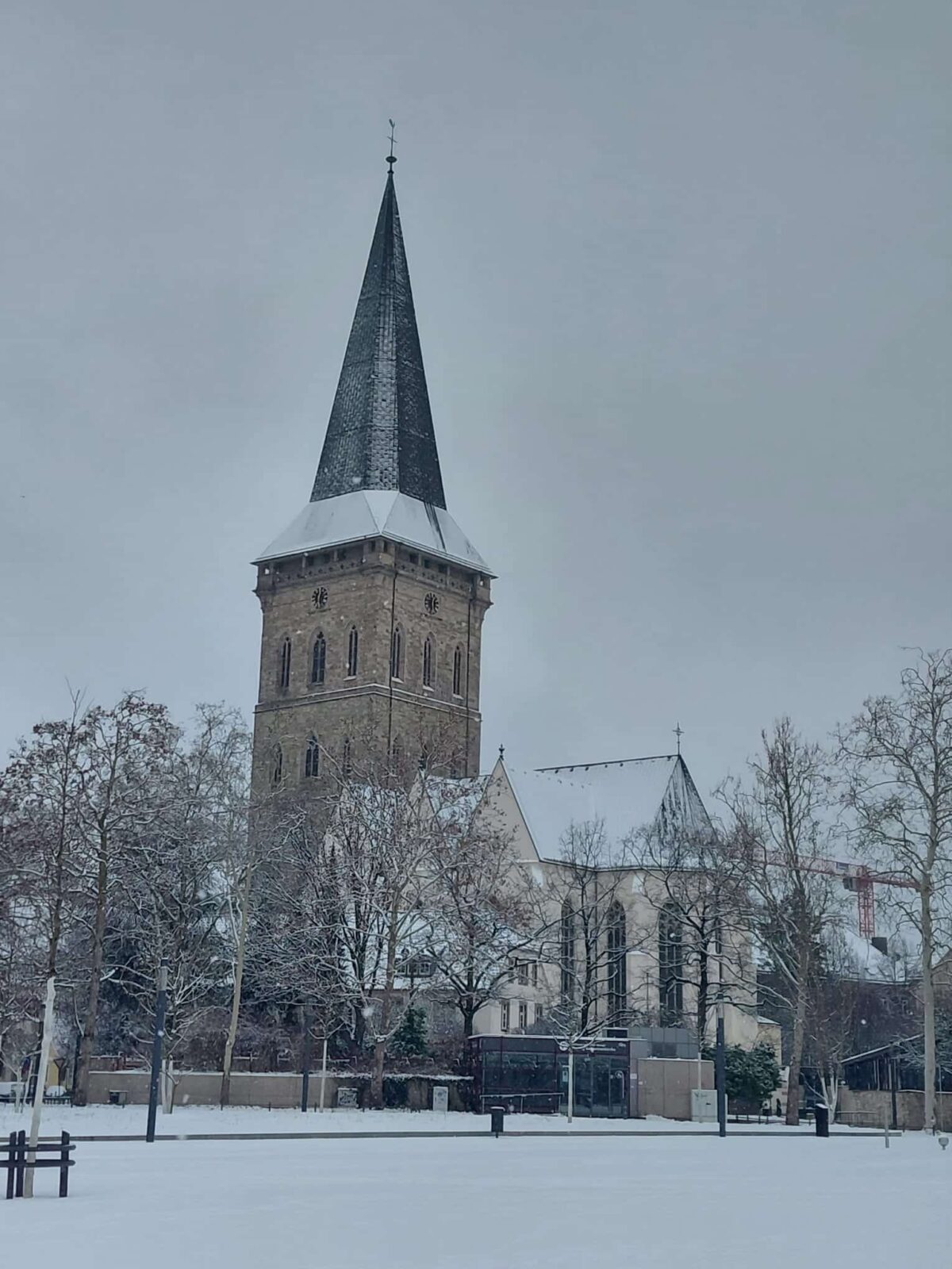 Katharinenkirche inmitten der weißen Landschaft / Foto: Justus Hanneken