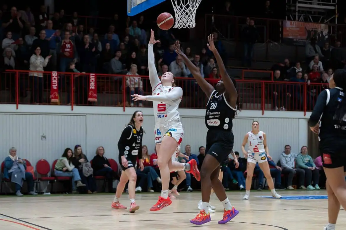 Ausgeglichene Partie der GiroLive-Panthers kippt nach der Halbzeit zugunsten der TK Hannover Luchse