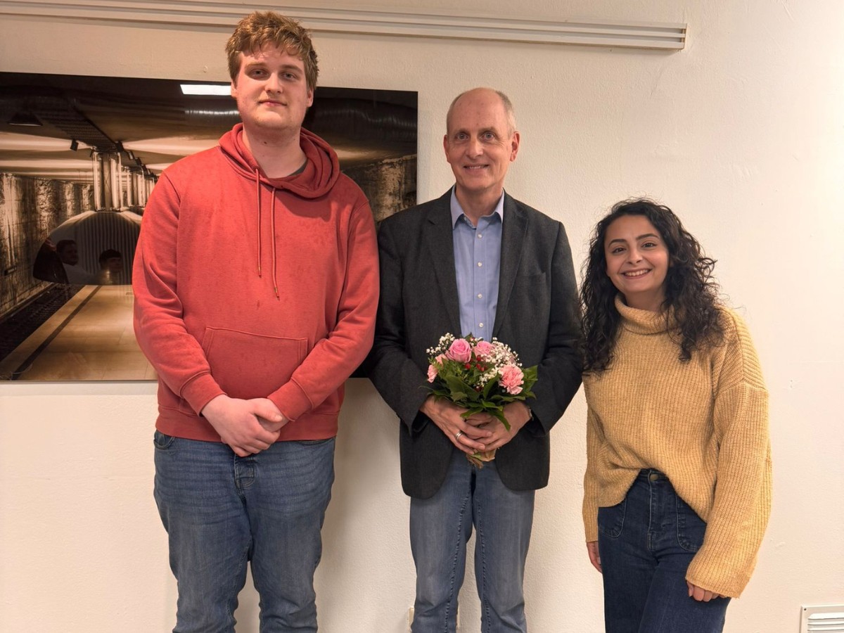 Thomas Groß soll es richten – Linke kürt OB-Kandidaten für 2026 Von links: Christoph Erdmann (Kreissprecher), Thomas Groß (OB-Kandidat) und Nicole Emektas (Ratsfrau und stellv. Landesvorsitzende Die Linke Niedersachsen). / Foto: Die Linke Osnabrück Stadt