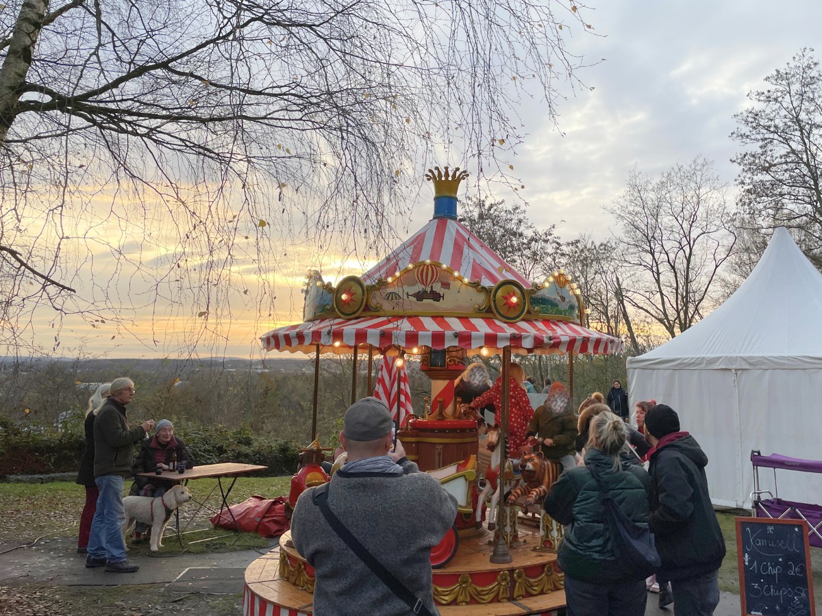 Piesberger Weihnachtszauber: Osnabrücks höchster Weihnachtsmarkt lockt wieder Tausende Weihnachtsmarkt am MIK in Osnabrück