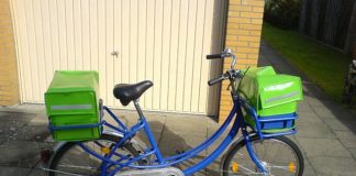 Fahrrad eines Postzustellers