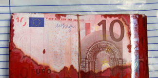 kaputte 10 Euro Banknote