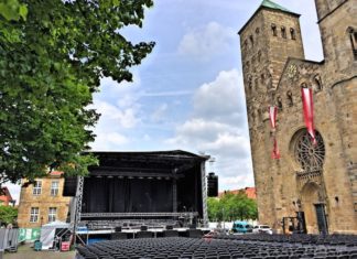 Open Air Bühne des Theaters vor dem Dom St. Peter in Osnabrück