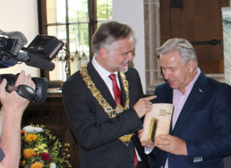 Verleihung des Rosa Courage Preises an Klaus Wowereit in Osnabrück