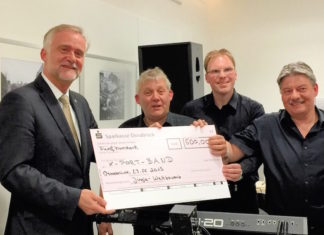 Oberbürgermeister Wolfgang Griesert und X-Port-Band