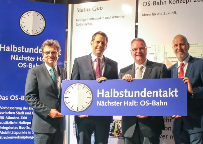 OS-Bahn-Minister-Lies Frank Otte, Stadtbaurat der Stadt Osnabrück, Olaf Lies, Wirtschaft- und Verkehrsminister Niedersachsen, Dr. Winfried Wilkens, Kreisrat des Landkreises Osnabrück, und Dr. Stephan Rolfes