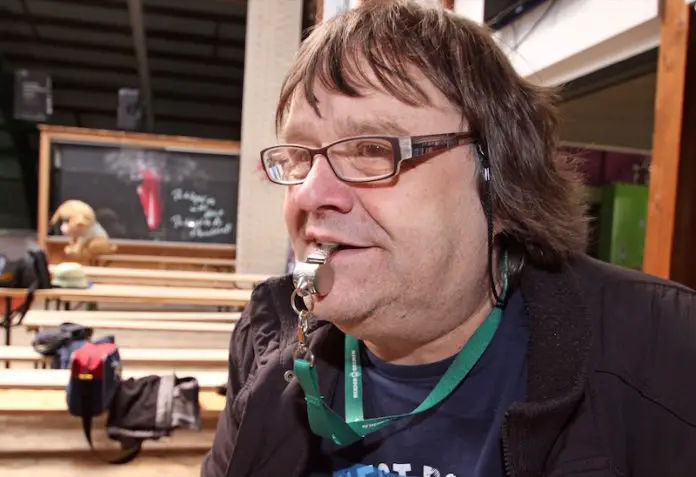 Kalla Wefel pfeift beim Ferienpass als Jugendtrainer