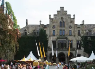 Fast 16.000 € bei der Charity-Auktion HANDBAG TO Peace von Schloß Ippenburg Fast 16.000 € bei der Charity-Auktion HANDBAG TO Peace von Schloß Ippenburg