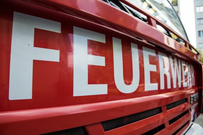 Brand von einem Schulbus / A 30 Höhe Osnabrück Nahne voll gesperrt