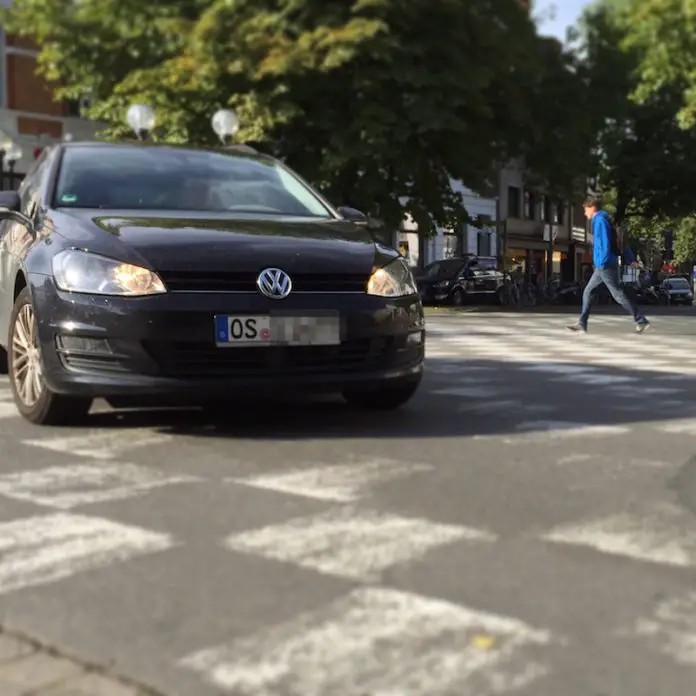 Verkehr Osnabrück Schachbrettmuster Zebrastreifen Domhof