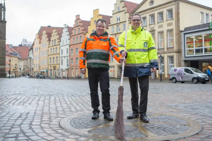 OSB-Betriebsleiter Axel Raue und AWIGO-Geschäftsführer Christian Niehaves