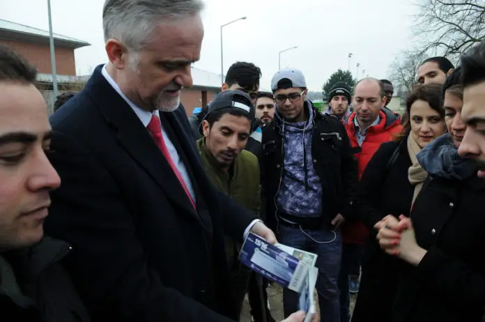 Oberbürgermeister Wolfgang Griesert dankt Flüchtlingen