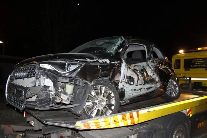 Hansastraße: PKW von LKW eingeklemmt