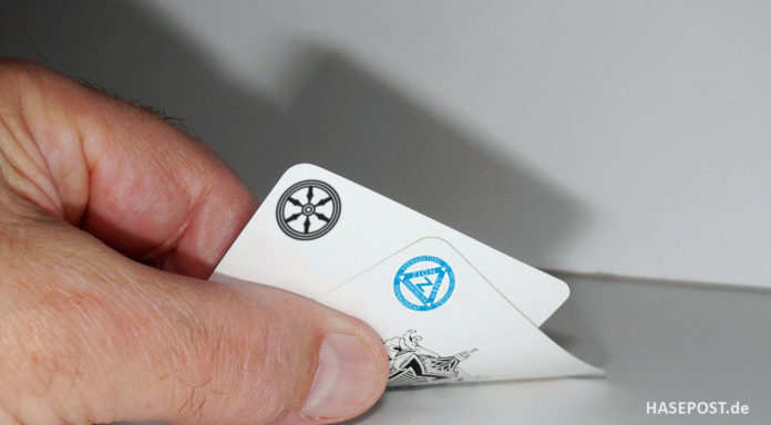 Karten auf den Tisch