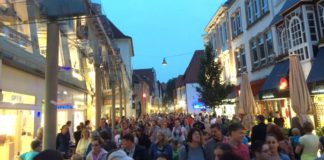 (Archivbild) Der Osnabrücker Nachtflohmarkt zieht jedes Jahr zahlreiche Menschen in die Osnabrücker Innenstadt.