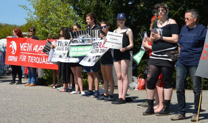 Demonstration PETA ZWEI