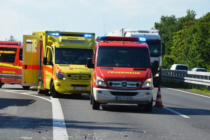 Unfall auf der Autobahn, Feuerwehr - Symbolbild