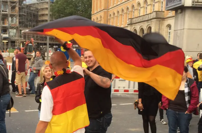 Fußballfans auf dem Neumarkt, Osnabrück
