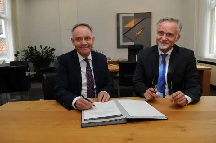 Vertragsunterzeichnung, Schwarz, Griesert