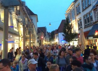 Kommentar: Ossensamstag, Jahrmarkt, Flohmarkt und Einzelhandel in Osnabrück Nachtflohmarkt in Osnabrück (Archivbild 2017)