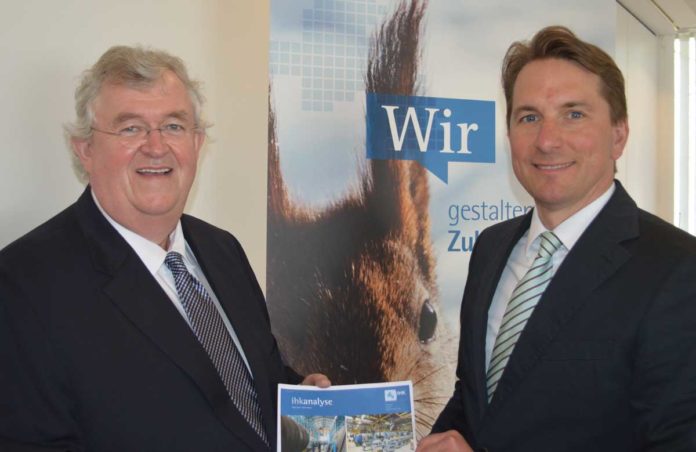 IHK-Präsident Martin Schlichter und IHK-Hauptgeschäftsführer Marco Graf