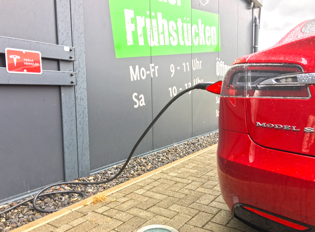 Tesla Model S bei Taste Kitchen Osnabrück
