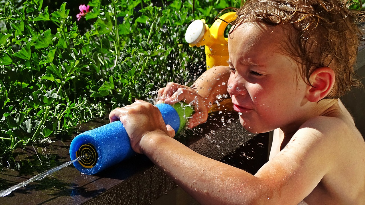 Hitzewelle Wasser Kind Wasserpistole Heiß