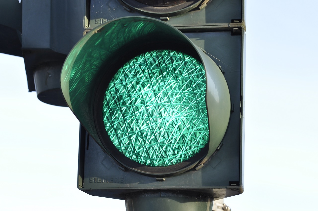 Symbolbild Ampel Grün Verkehrsunfalls