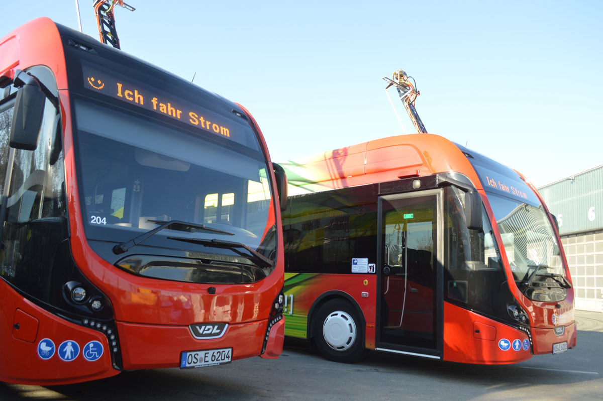Zwei der neuen Elektrobusse der Stadtwerke Osnabrück