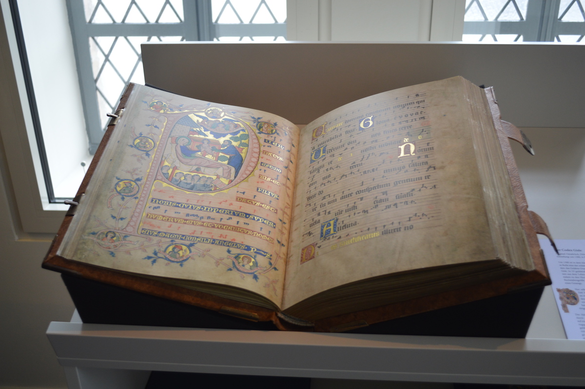 Wie aus dem Mittelalter: Große Jubiläumsausstellung des Quaternio Verlags Luzern in Osnabrück