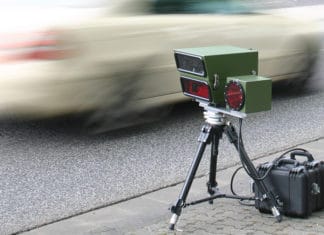 (Symbolbild) mobile Geschwindigkeitsmessung