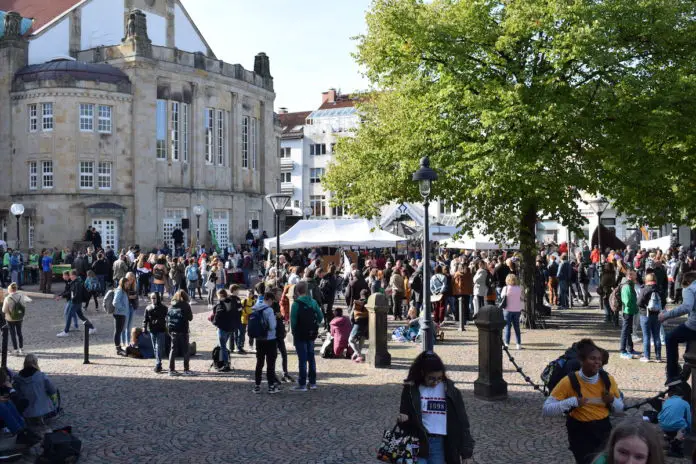 Demonstranten von Fridays for Future auf dem Theaterplatz (Archivbild, 2019)