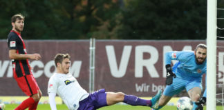 Torchance: Benjamin Girth , Torwart Lukas Watkowiak (SV Wehen Wiesbaden)