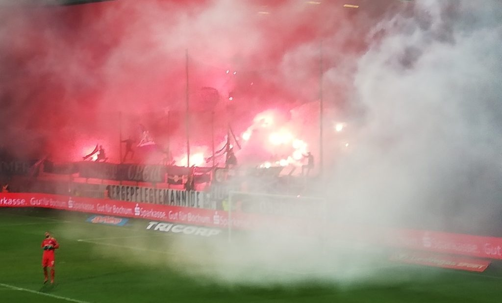 Zu viel Pyro auf Seiten der Osnabrücker Fans