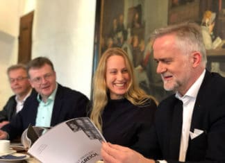 (v.l.n.r.) VVO-Geschäftsführer Rüdiger Kuhlmann, Prof. Dr. Felix Osterheider, Landrätin Anna Kebschull und Oberbürgermeister Wolfgang Griesert