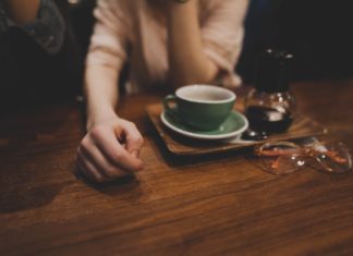 Nach nur einem halben Tag: Landesregierung kippt Beschlüsse zu Besuchsverbot wieder Kaffee trinken
