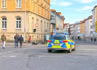 Polizei Streifenwagen auf dem Neumarkt