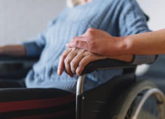 Symbolfoto: Frau im Rollstuhl.