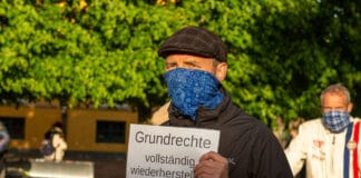 Protest für die Grundrechte im Schlossgarten Osnabrück, 11.05.2020, Foto: Dieter Reinhard