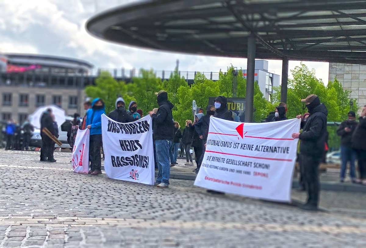Gegendemonstranten am Osnabrücker Hauptbahnhof (2. Mai 2020)