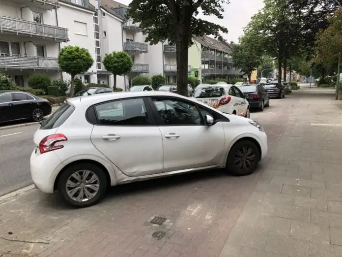 Falsches Parken (Symbolbild) / Foto: Heiko Pohlmann