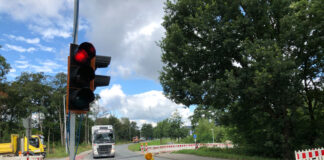 Bislang ist die Baustelle am Fürstenauer Weg noch klein und es reicht eine Baustellenampel