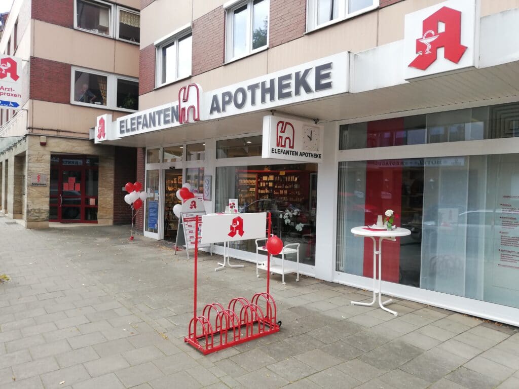 Geschäftsübernahme im Familienbetrieb: Elefanten-Apotheke in Osnabrück geht in die dritte Generation