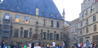 "Sommer der Aufklärung" vor dem Osnabrücker Rathaus