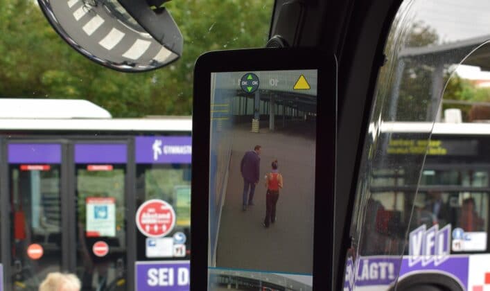 Gemeinsam für mehr Verkehrssicherheit — E-Busse mit Abbiegeassistenzsystem