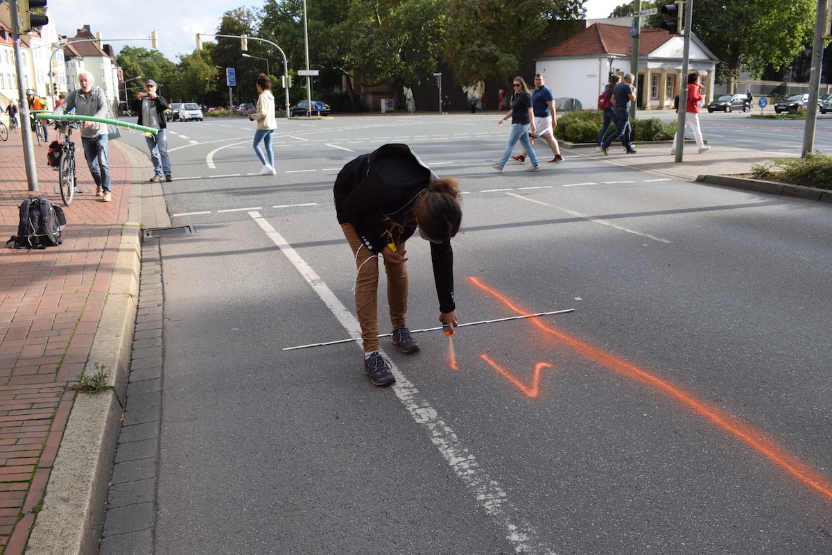 1,5 Meter sind Pflicht - ADFC und Attac demonstrieren in Osnabrück für Einhaltung der Abstandsregeln