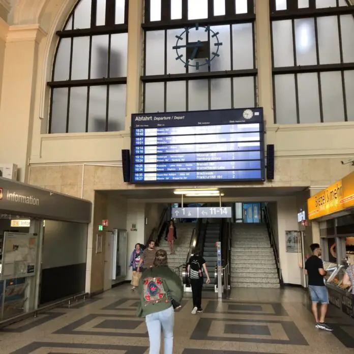 Abfahrttafel Hauptbahnhof Osnabrück