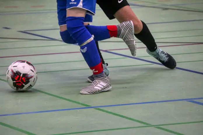 Fußball in Sporthalle