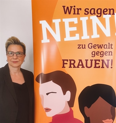 Gute Nachricht des Tages: Osnabrück leuchtet als Zeichen gegen Gewalt an Frauen und Mädchen in Orange