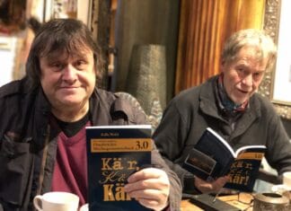 Kalla Wefel und Heiko Schulze (wie immer "links", also hier von sich aus gesehen) bei der Buchpremiere von "Kär, Kär, Kär!"